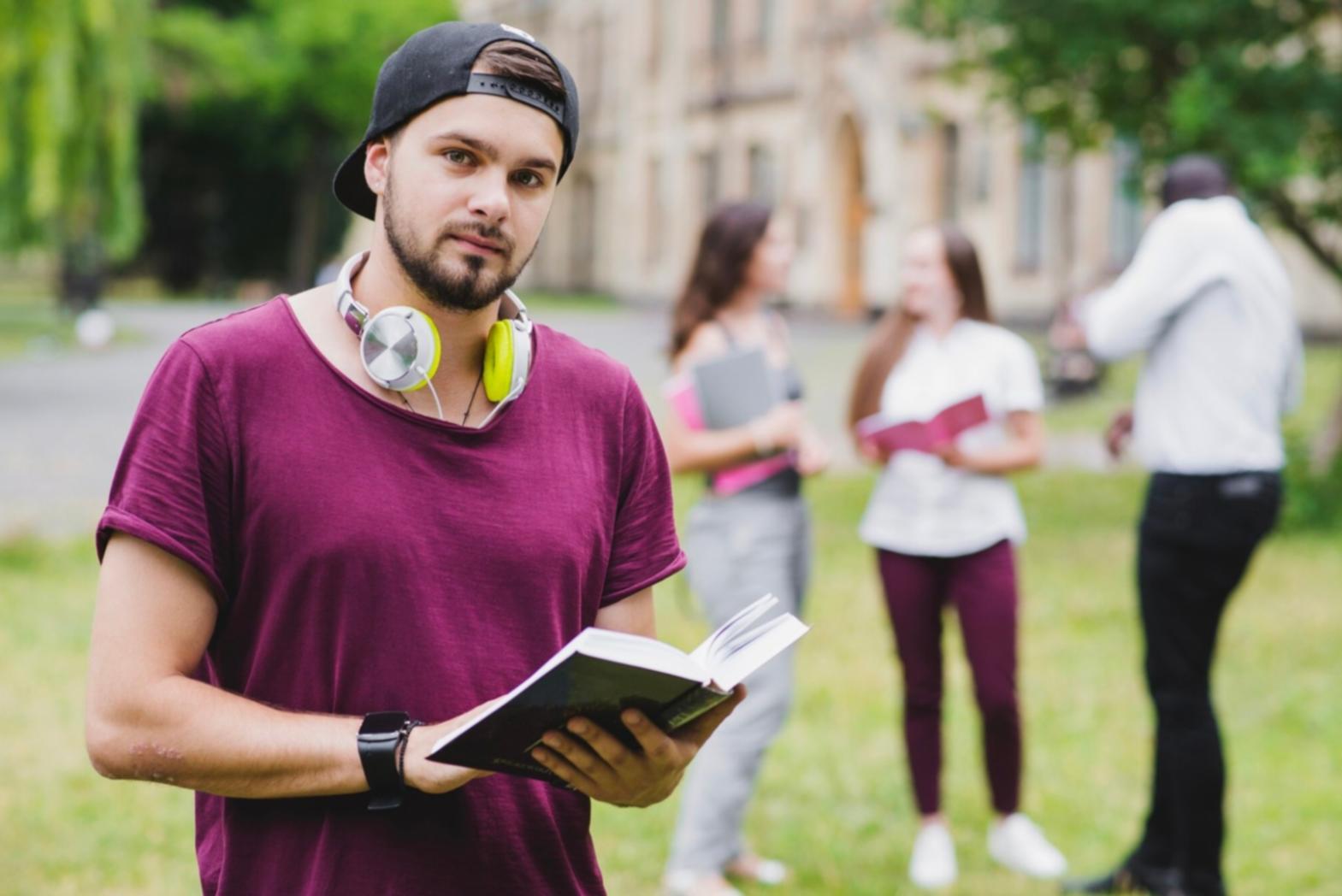 Interface utilisateur du logiciel de budget montrant des graphiques financiers détaillés