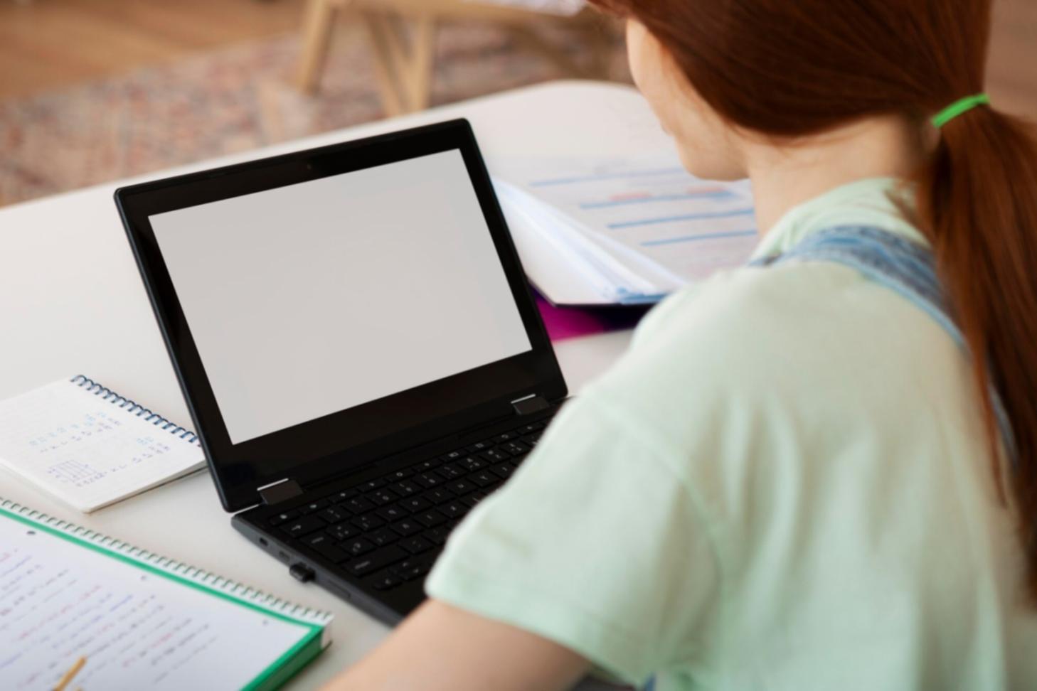 Graphique montrant l'évolution des économies d'une famille sur 12 mois